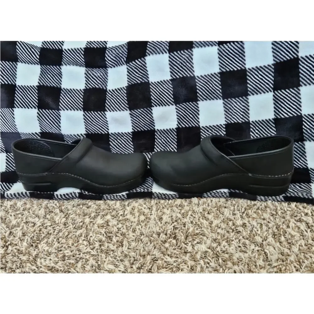 Dansko Black Professional Comfort Clogs Slip Resistant Women’s EU 39 US 8.5-9